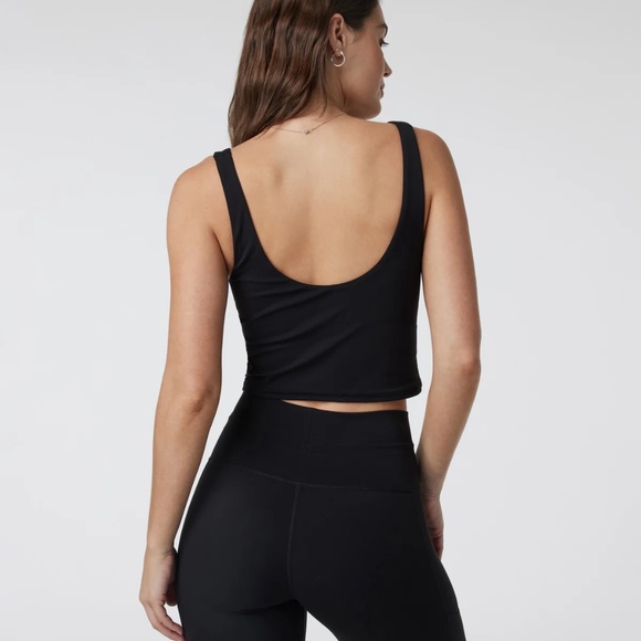 Vuori Daily Crop - Picture 3 of 7